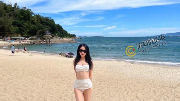 抖音 凌漪  车模直播意外露底 秒关直播马上设置成私密账号-5