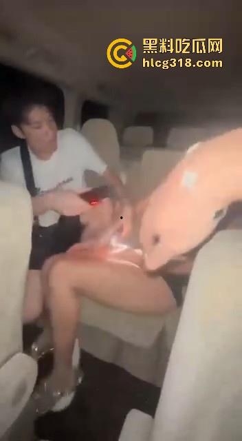 高颜值小姐收钱不服务！电击棒伺候扯发电逼，挣扎惨叫，不守规矩就得受罚！-8