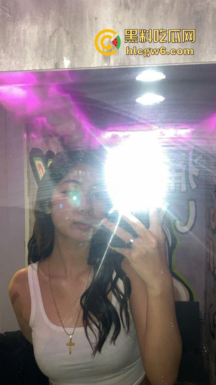 酒吧艳遇越南美人『Nana』妩媚动人回酒店，卸妆后略有落差却靠娇喘微哼扳回一城，这异域风情让人难忘！-1