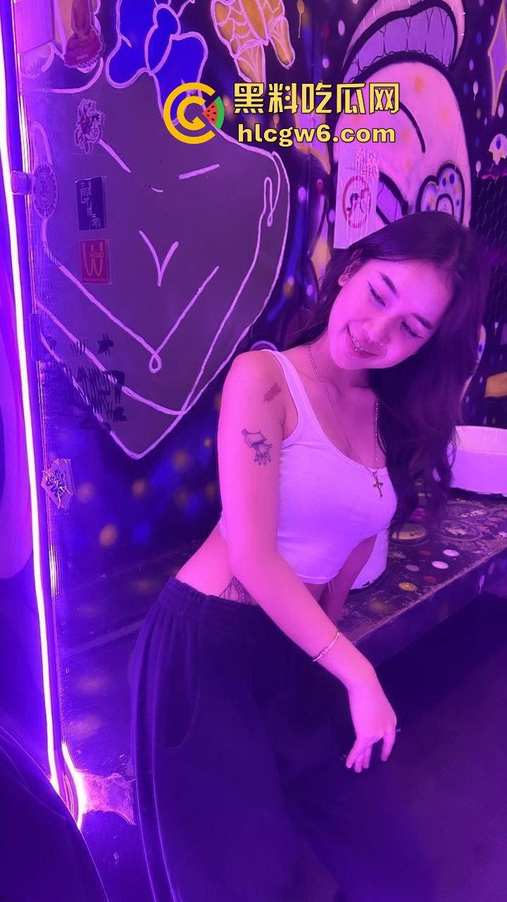 酒吧艳遇越南美人『Nana』妩媚动人回酒店，卸妆后略有落差却靠娇喘微哼扳回一城，这异域风情让人难忘！-4