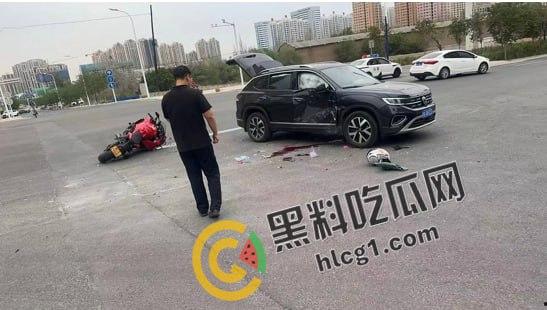 又抬走一位 女骑士摩托车祸！骑摩托车不仅让你拥有S型身材 还能拥有一对完美的假肢！-3