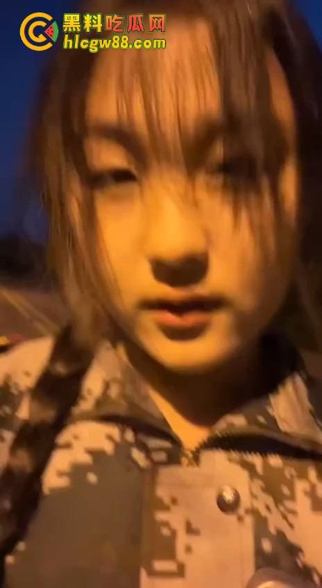 大连姐夫操上小姨子被抓包，聊天记录爆出大学生妹妹被姐夫干翻，姐姐曝光骚逼妹妹自慰插逼视频！-9