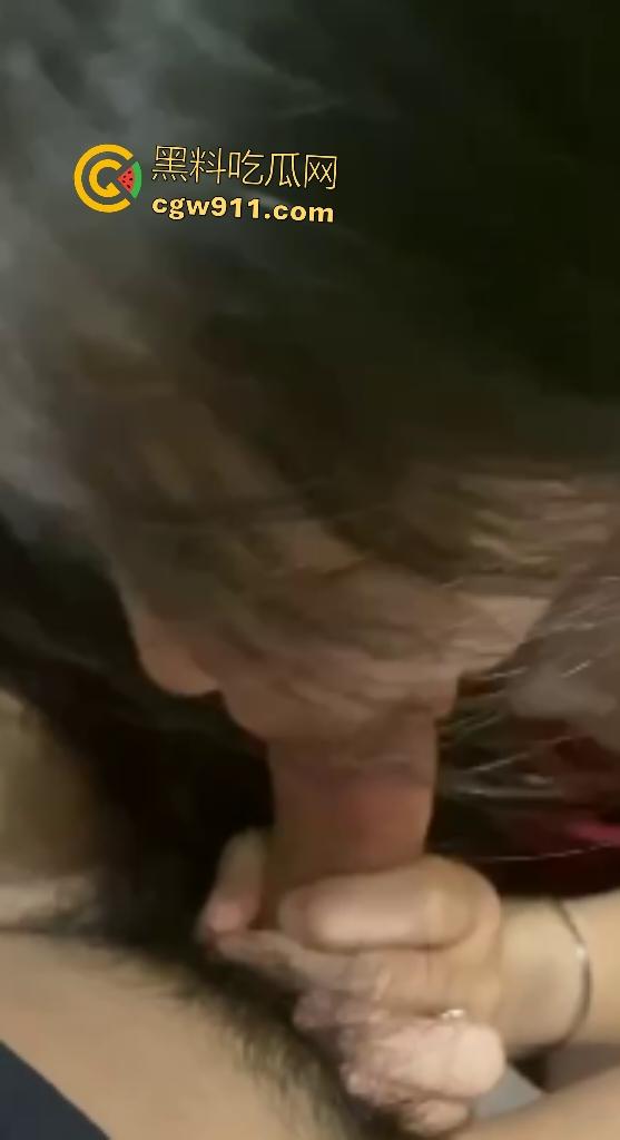 舞蹈系学姐气质模特兼职反差婊，金主无套爆操嫩穴抽插到喷潮，口交比幼时喝奶猛烈，满脸白液拉丝！-3