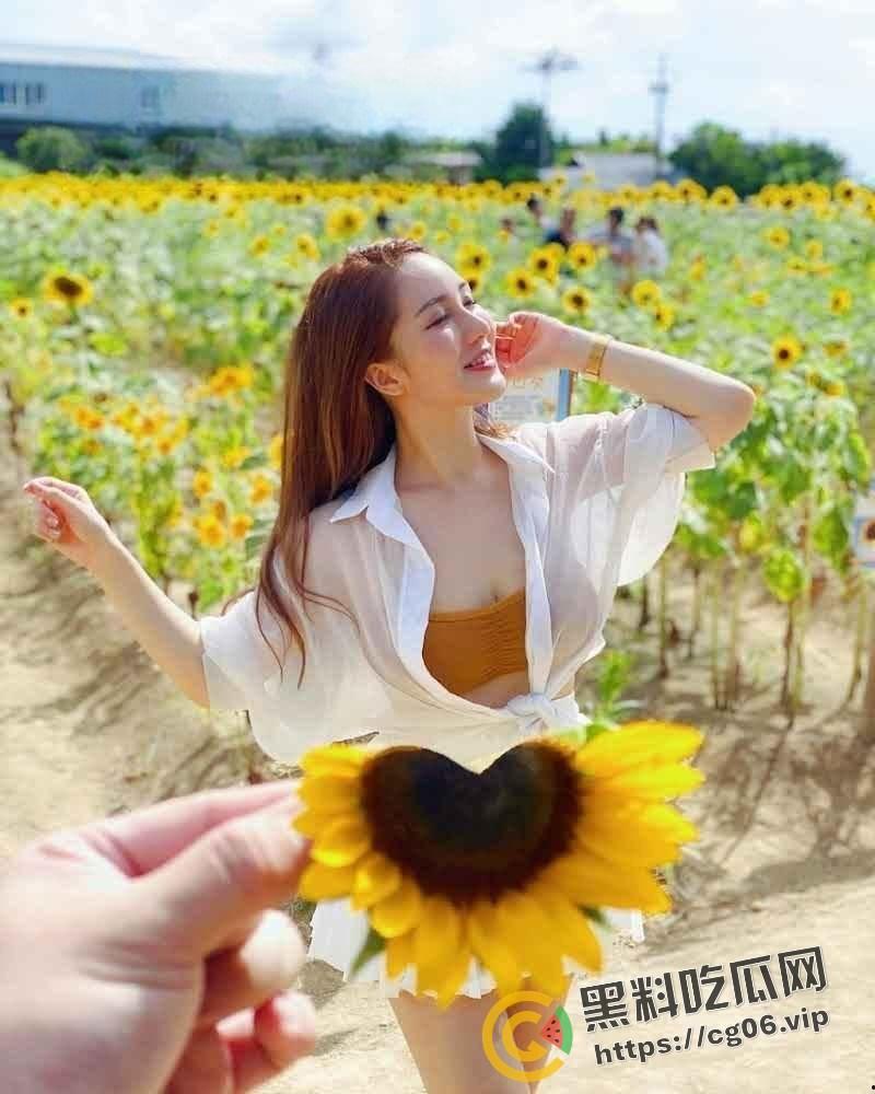 抖音网红【vivi】被金主包养骑乘做爱视频流出 穿着情趣内衣被爆操 和抖音上文静美女强烈反差-2