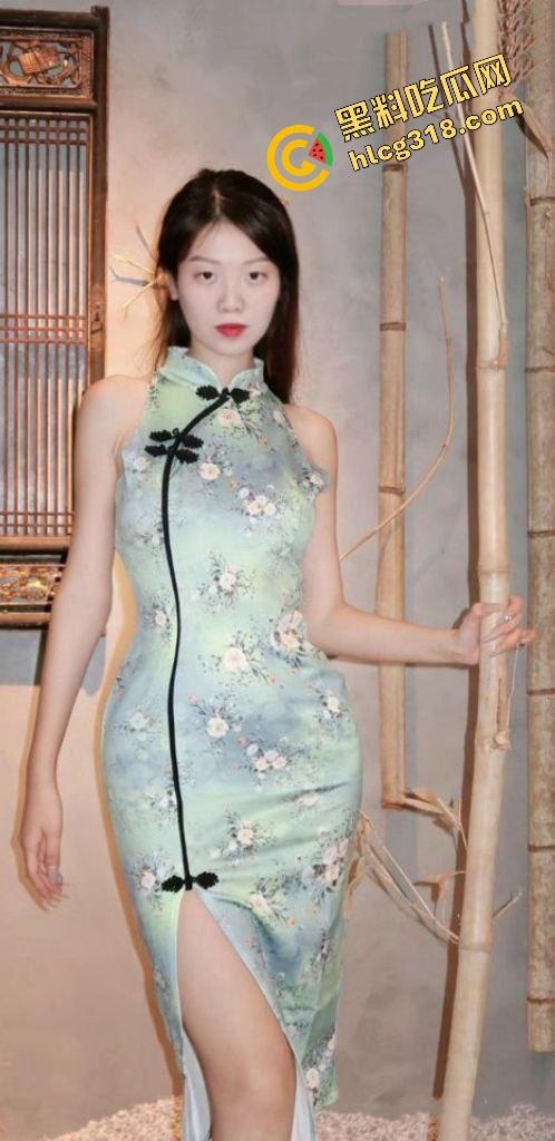 这种花式口交你敢试？妹子躺着含大屌，角度拉满直接通到底鸡巴进出畅通无阻，深喉快感头皮发麻！-9