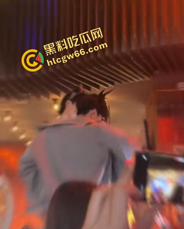 长沙春天夜店姐姐们爆玩男模，腹肌热舞搔到湿，小仙女们轮流上手，今晚不射都难！-3