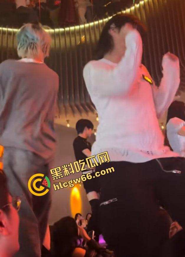 长沙春天夜店姐姐们爆玩男模，腹肌热舞搔到湿，小仙女们轮流上手，今晚不射都难！-5