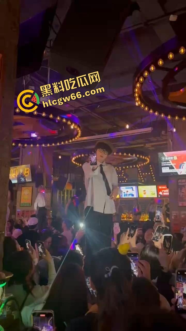 长沙春天夜店姐姐们爆玩男模，腹肌热舞搔到湿，小仙女们轮流上手，今晚不射都难！-6