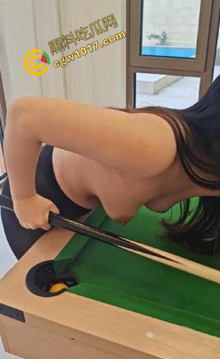 性感美嫂台球厅玩露出!球杆猛插淫穴浪叫声贯彻云霄!极品美乳翘臀被肆意蹂躏,淫荡浪叫响遍包间!-6