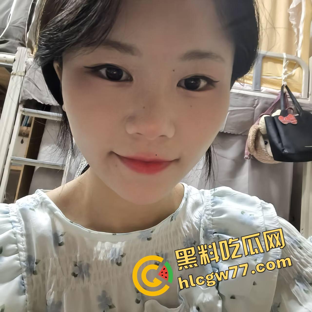 川影兼职小母狗【苏芷妍】为生活费当金主肉便器，每天跪舔口交无套爆操，粉嫩小穴专供内射！-1