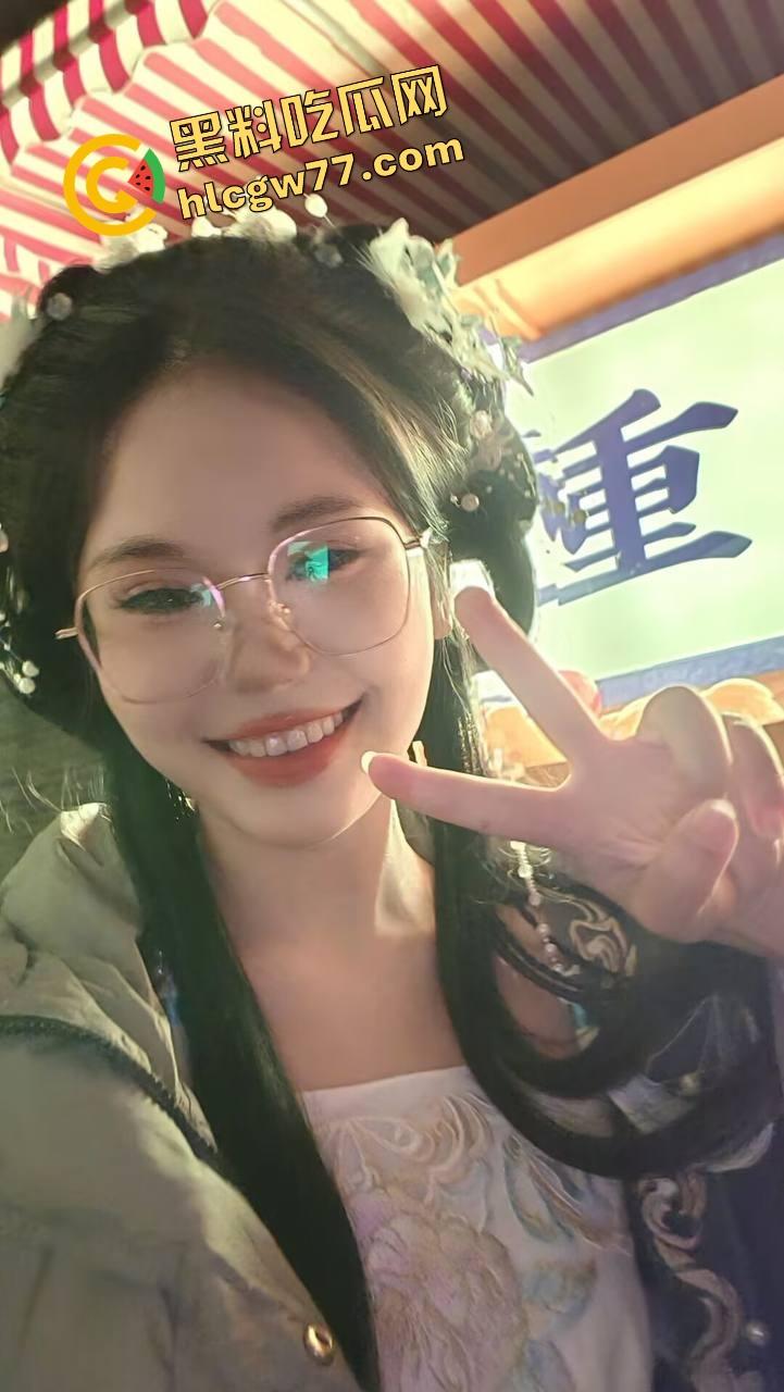 川影兼职小母狗【苏芷妍】为生活费当金主肉便器，每天跪舔口交无套爆操，粉嫩小穴专供内射！-4