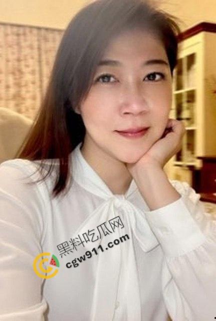 海角大神强上醉酒的妈妈！北京老哥语音通话指导我操老妈，刺激到老妈流水很多-1