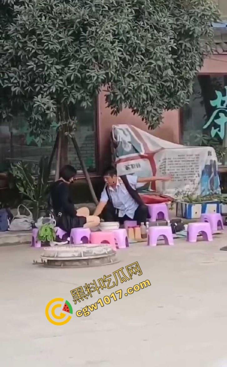 公园算命大师诱骗小仙女,揉胸抠穴就能断知福祸,小仙女被玩弄至高潮,彻底沦陷!-1