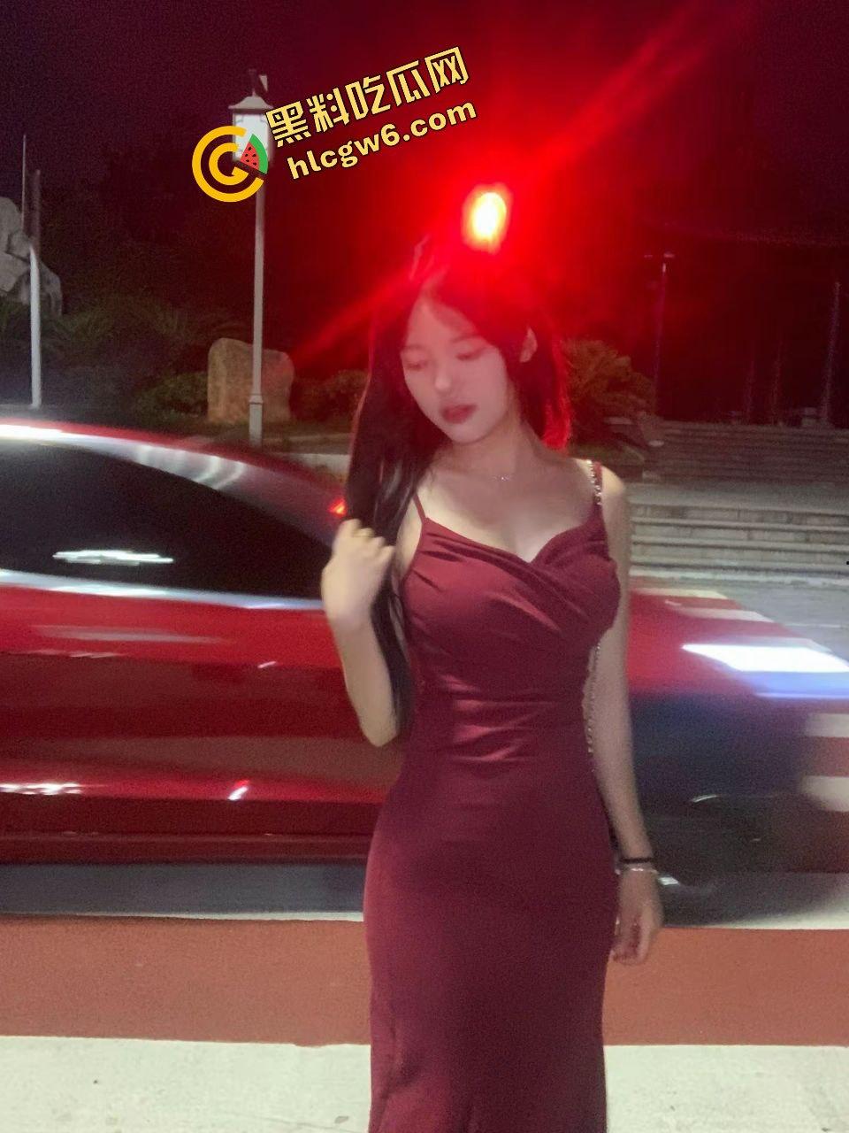 长沙雨花区火辣身材社会反差骚鸡【张雯倩】网聊约炮遇同小区单男 激情爆干骚逼！原创独家流出！-4