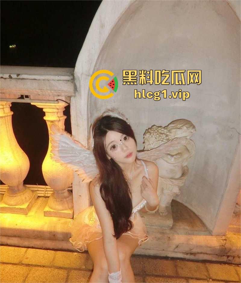 华东师范大三妹张妍霏，白月光外表下的SM狂热，皮带抽打中沉迷快感！-2