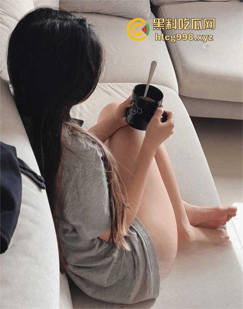 上海极品幼师『李师师』蒙眼被操爽到失禁！前男友爆不雅视频，情趣内衣加持被干得腿软逼湿！-1