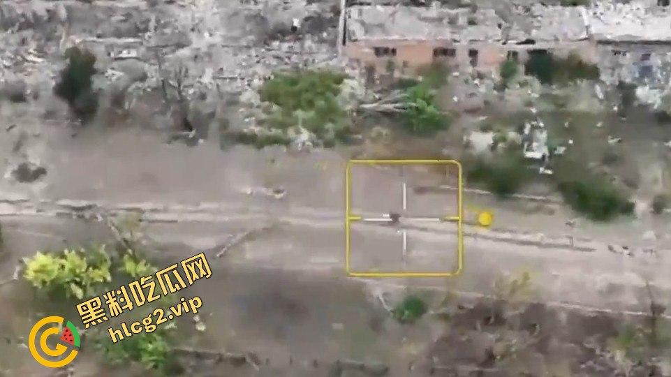 乌军装甲车突袭未果！俄罗斯空降旅强势反击，坦克全灭！】-6