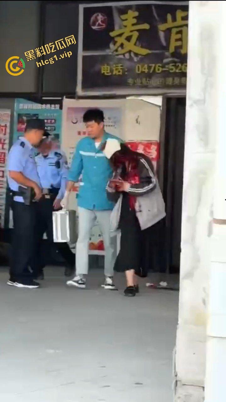 精神小妹为爱冲锋 菜刀制裁贱小三『刘筱萸』加对象换警察银手铐！-8