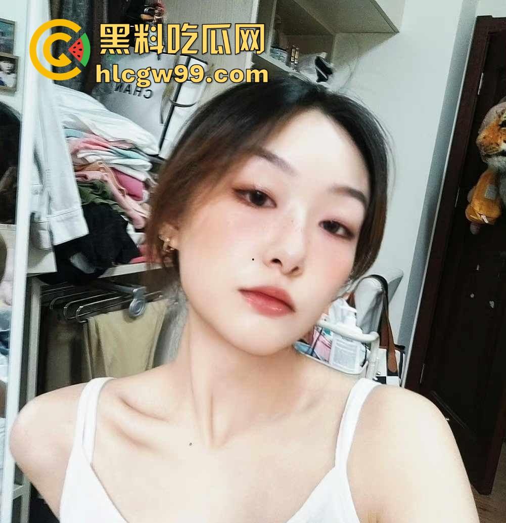 长春反差律师【吴惠玲】约炮自拍曝光，极品的颜值母狗，熟女骚劲让人射了还想干！-5