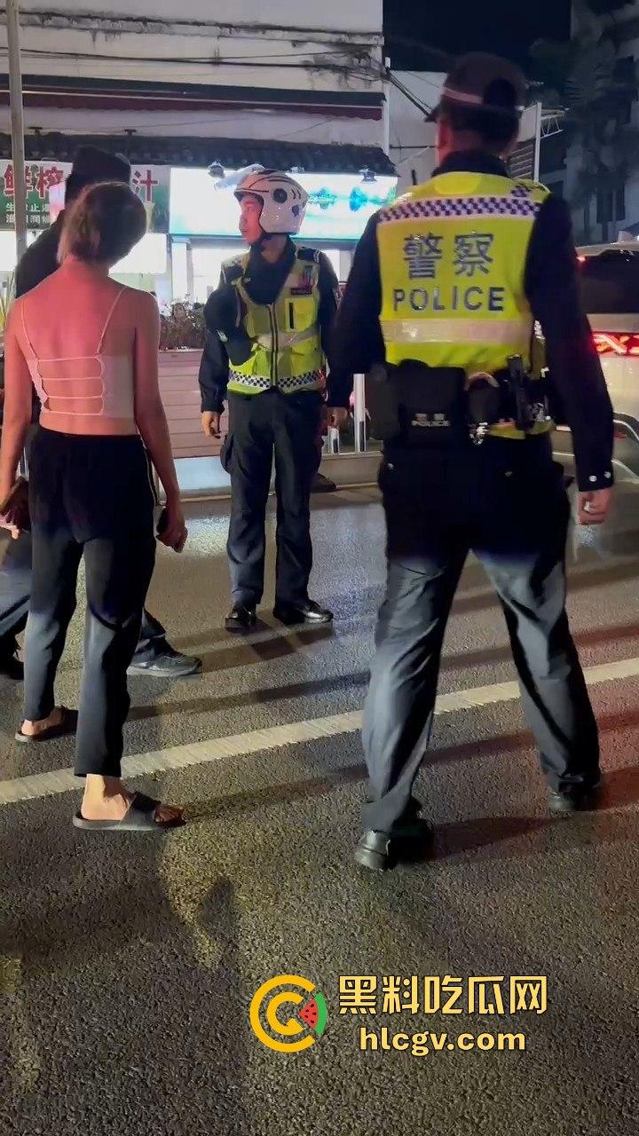 桂林阳朔一女子大马路上失恋大吼！公交车都不敢过，真把自己当西街美景展示了？-2