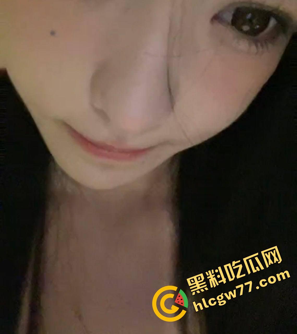 四川财大清纯女神『李嫣』白天是软萌学妹，深夜却在酒店给金主跪舔口交，拍照是人设张腿才是真相-21