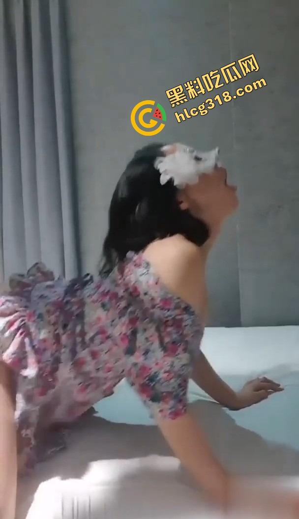 白皙爆奶骚少妇蒙眼深喉只为更刺激，口交成瘾只为极致高潮，这场激情你敢看完吗？谁能不心动？-15