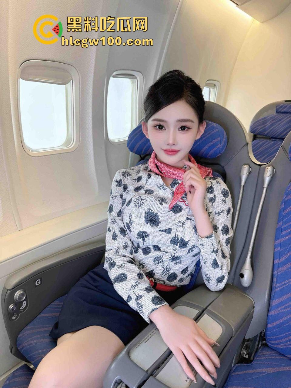 东航空姐女神【凌悦】穷人眼里的高冷女神，富人胯下的精盆母狗，丝袜美腿任人玩弄，有钱就能内射到爽！-7