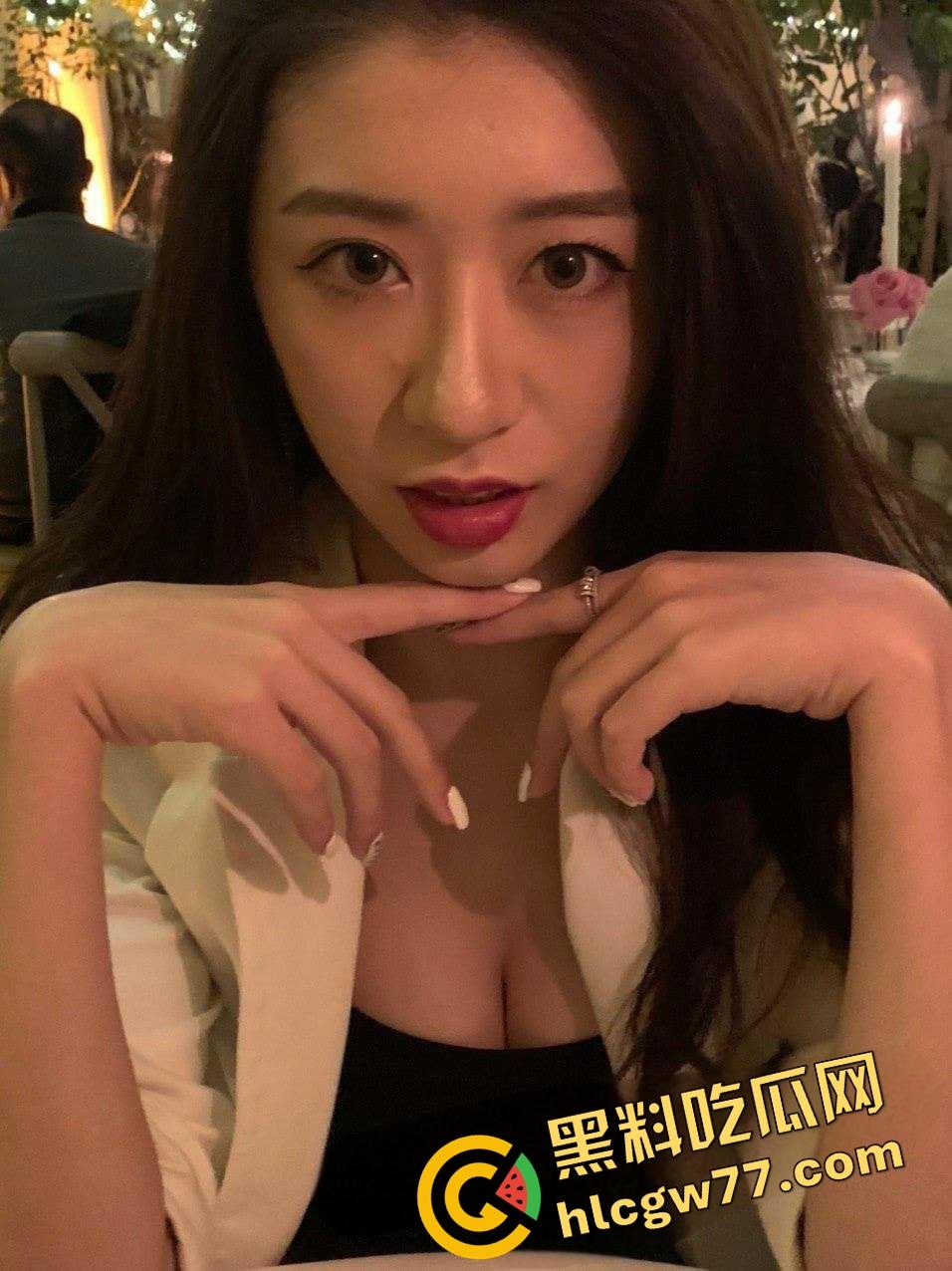 江苏大学高颜值女神『方宁』变骚母狗，金主操犯泄密，长腿痛逼口交一流，浪叫假得迷死人！-4