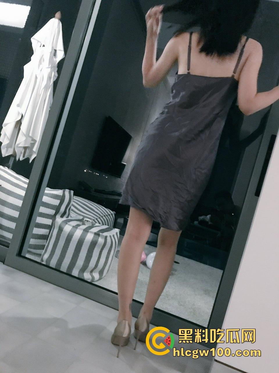 东航空姐女神【凌悦】穷人眼里的高冷女神，富人胯下的精盆母狗，丝袜美腿任人玩弄，有钱就能内射到爽！-12