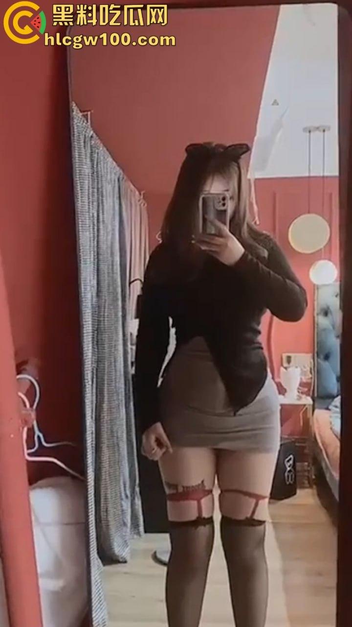 四川美术学院抖音小网红【苏韵雯】大尺度露三点吃洋人大屌啪啪 乳交榨精 又纯又欲巨淫荡-19