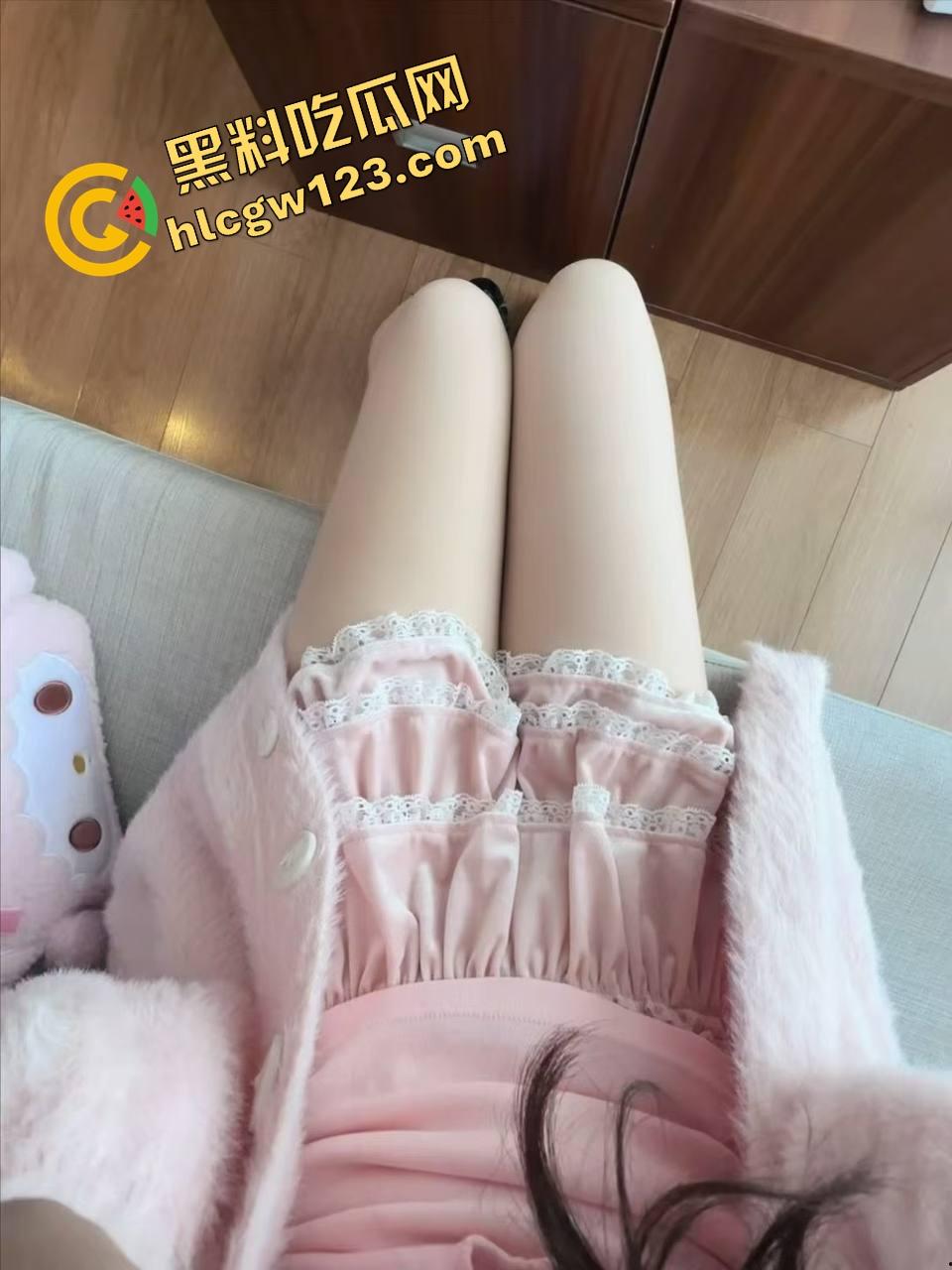 COS清纯学生妹【江伊曼】玩蔡文姬装扮被金主操翻，回家还穿着COS服趴着口交！-7