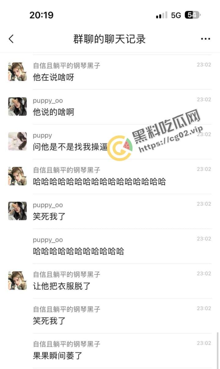 男生造女生黄谣 反被勾引到酒店戏耍 一开门 满屋子的纹身扣脚大汉 围着他暴打羞辱-11