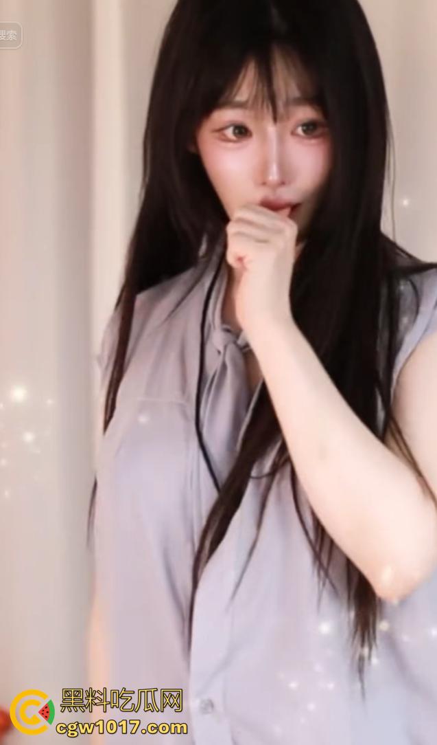 韩国顶级色情主播 神颜【周如宁】直播玩弄乳房！还穿着比基尼勒出骚逼户型，让粉丝大饱眼福！-3