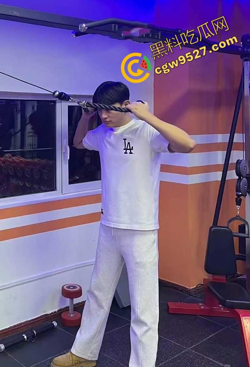 北京人民大学大瓜！男神金开来竟是同性恋？炮房3P竟如此劲爆，内容让人直呼恶心！-2