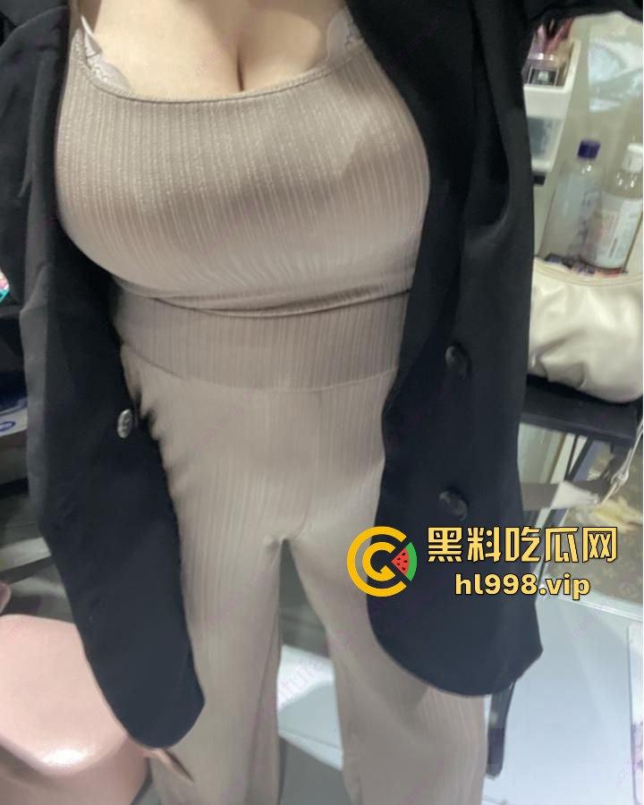 江阴极品人妻【黎萍】自拍骚照约炮，背着老公出轨被发现，私拍视频成国产区素材！-13