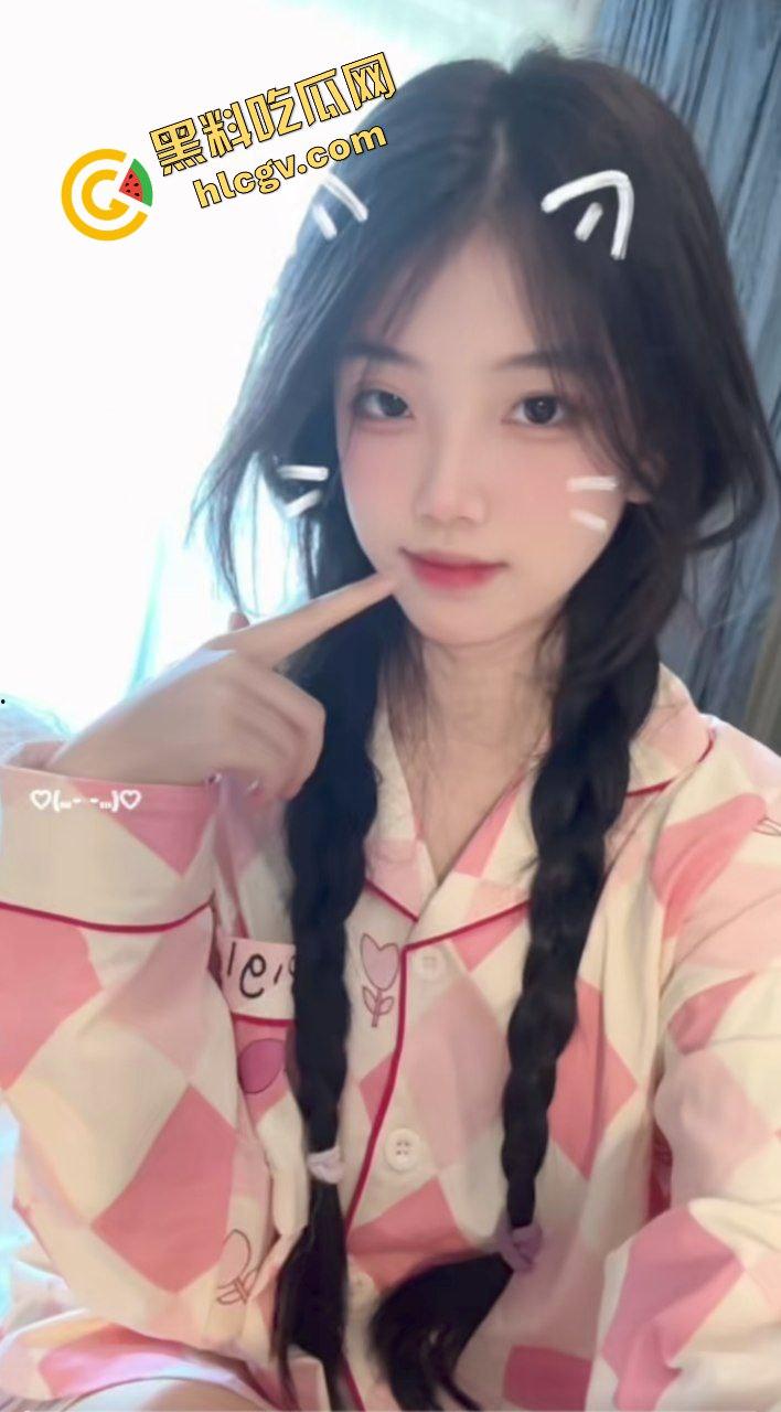 抖音双马尾辫清纯嫩妹网红【悲伤耶耶】与多金大哥家中全裸性爱 扯着双马尾暴击小穴！独家曝光流出！-2