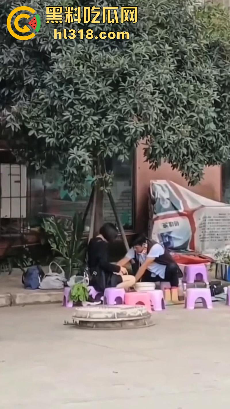 江湖大师摸奶算命，反手再掏女客户裤裆摸逼，这傻娘们还真信，难怪缅北能骗这么多人呢！-3