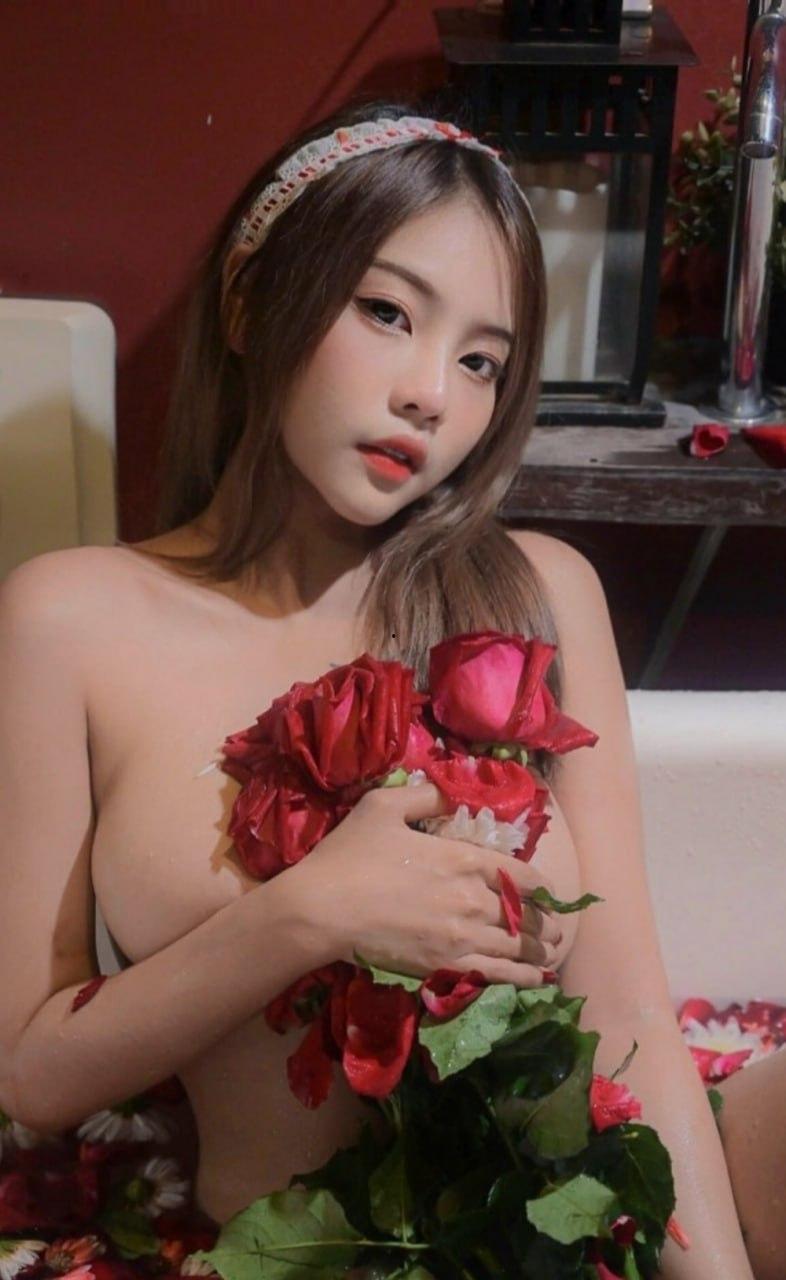 泰日混血【Meowji】！童颜巨乳的她OF大尺度私拍流出，全套技艺娴熟，被称为行走的诱惑精灵！-25