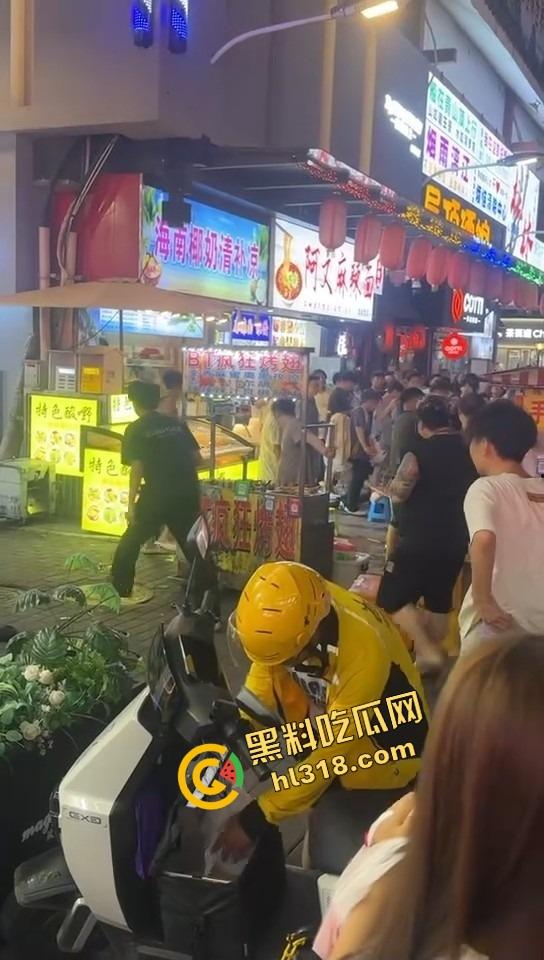 白云区老楼顶炸场，精神小伙带小妹空降大叔地盘，十几人混战，岁数终究敌不过荷尔蒙！-7