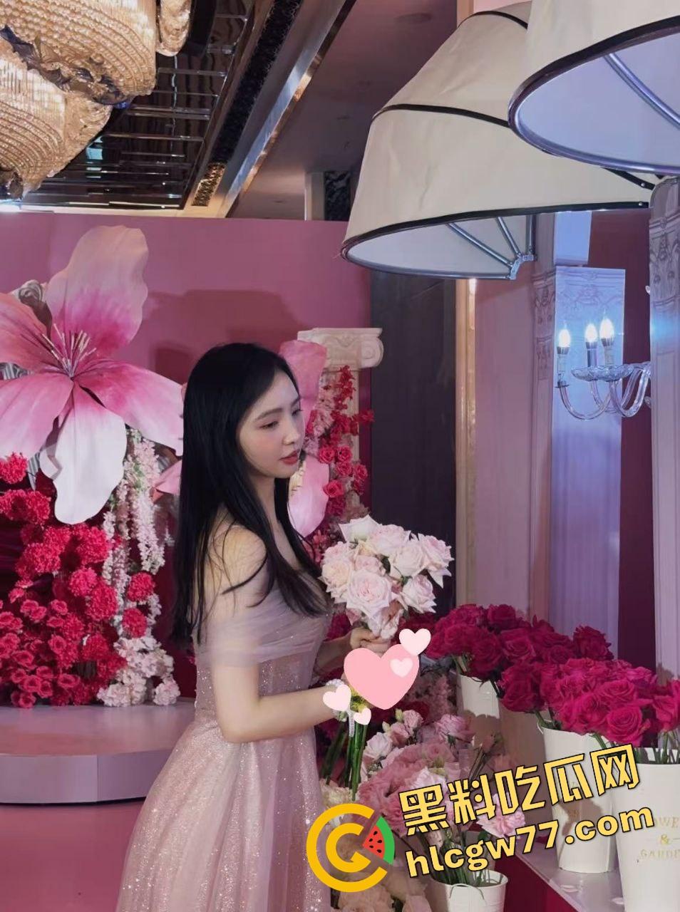 浙江小富婆【赵雪殷】极品女大学生被穷屌爆操视频泄露，骚成这样还敢给人炫！-8