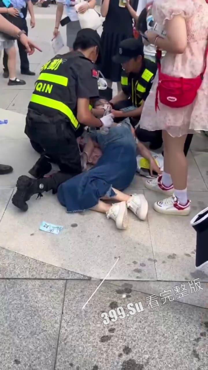 TFBOYS十周年演唱会女粉图鉴  并向抗洪一线的人民子弟兵致敬！-13