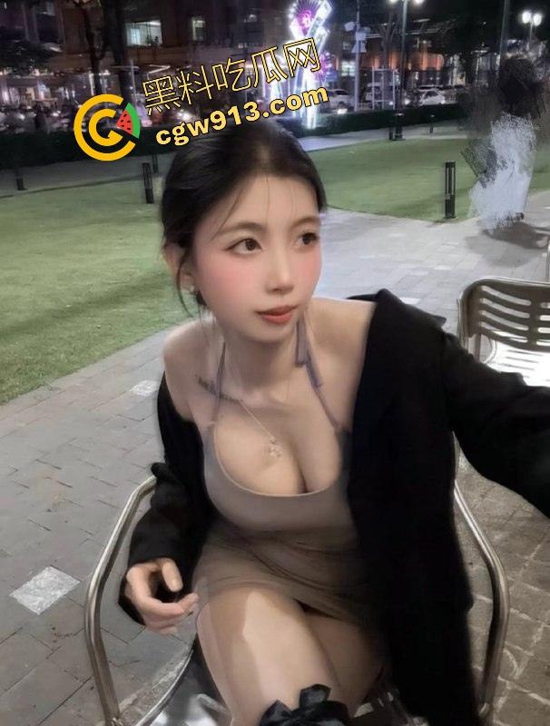 华东理工学院【王蕊】伪装清纯的女学妹,其实夜夜当母狗,穴黑水多一看就是老练淫娃!-3