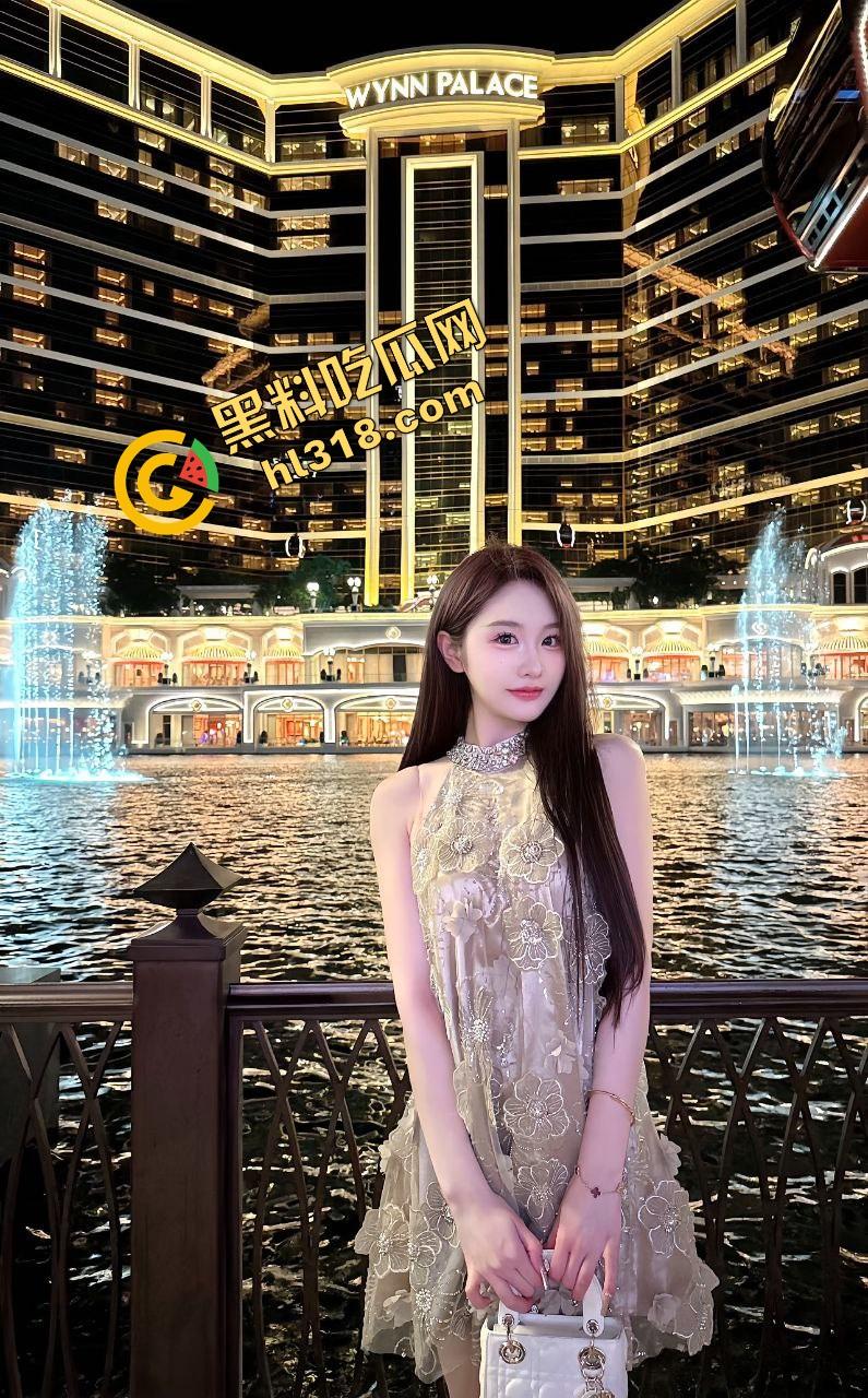 瓜友投稿牛仔裤剪开直接操，和大学同学开房欲望憋炸，撕碎裤子疯狂内射，原来这样操更有味道！-3