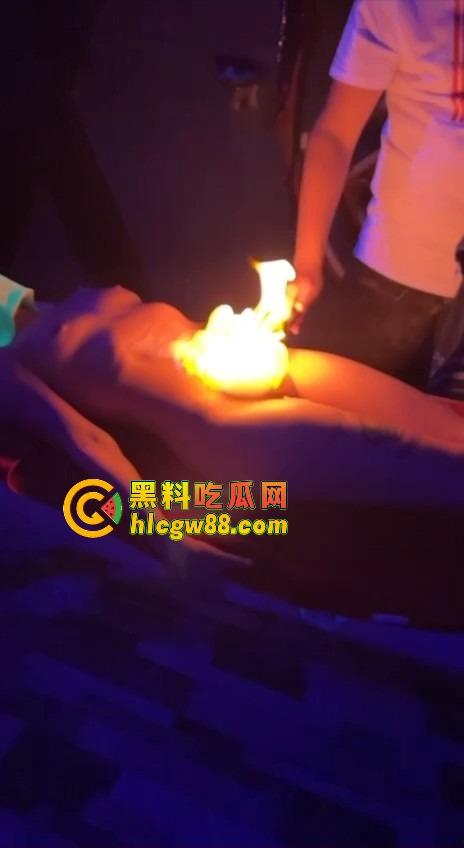 白虎不是天生的？欧美洋马野火烧燎原塑造神逼，人工白虎工艺让人想起了印度三哥火烧理发！-11