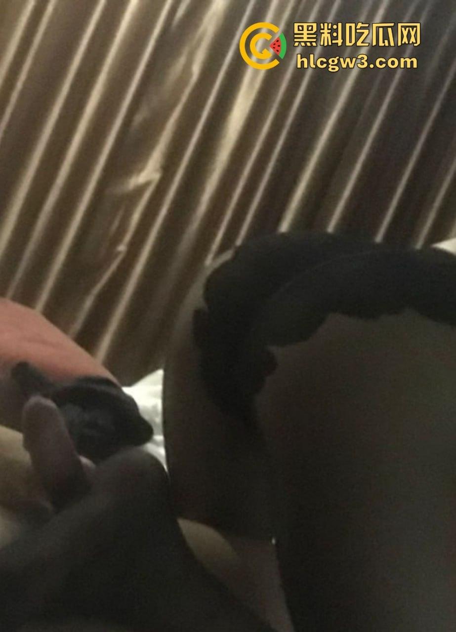 长沙理工15级卓越班【蒋鑫】黑丝情趣视频被男友曝光，骚得不一般，玩的花活让人看了上头！-14