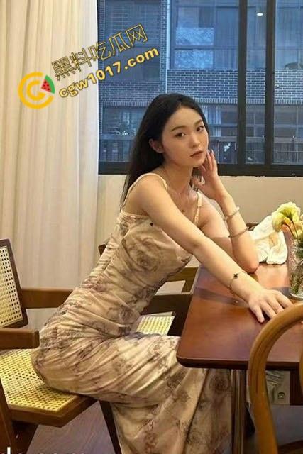 深圳南山国际学校【肖俞葫】与男友私拍视频流出：御姐气质风情万种，傲人身材爆炸眼球！-1