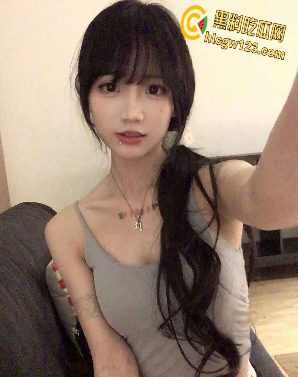 抖音高颜值网红【心系小许】，可甜可咸可御可萝堪称完美，高价定制自慰扣穴！-2