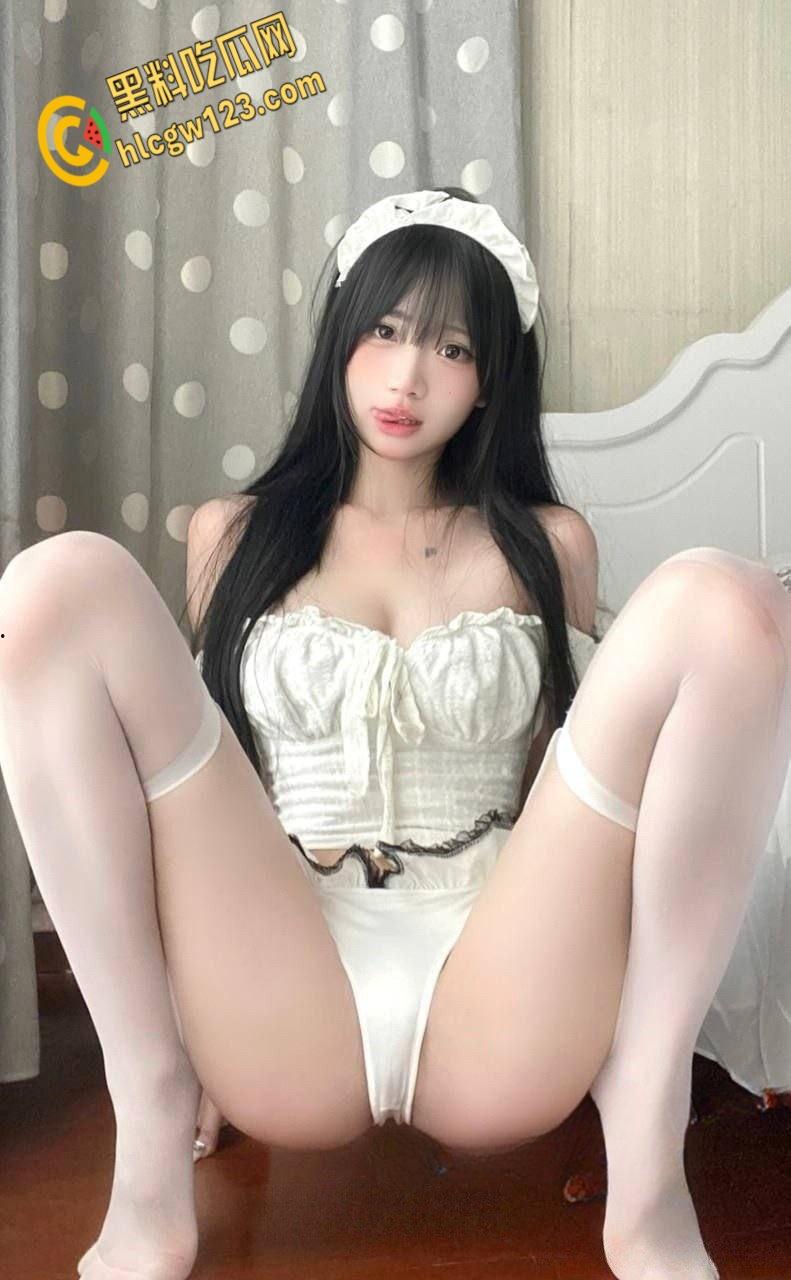 抖音高颜值网红【心系小许】，可甜可咸可御可萝堪称完美，高价定制自慰扣穴！-3