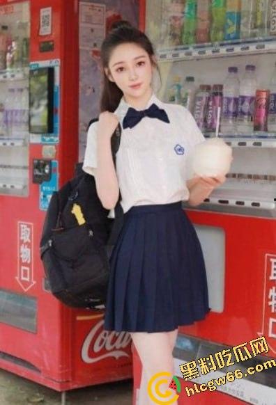 四川大学锦江学院舞蹈系校花『罗钰爽』白丝上阵，趴地上给评委爆插粉嫩小穴，老师操我一次不够！-2