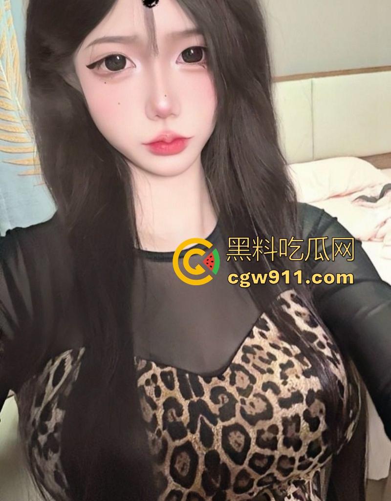 快手巨乳网红【迷人张总】私密福利曝光，G杯巨奶魅魔骚舞表演，爆炸身材随时撑爆紧身衣，看得人欲火焚身！-2